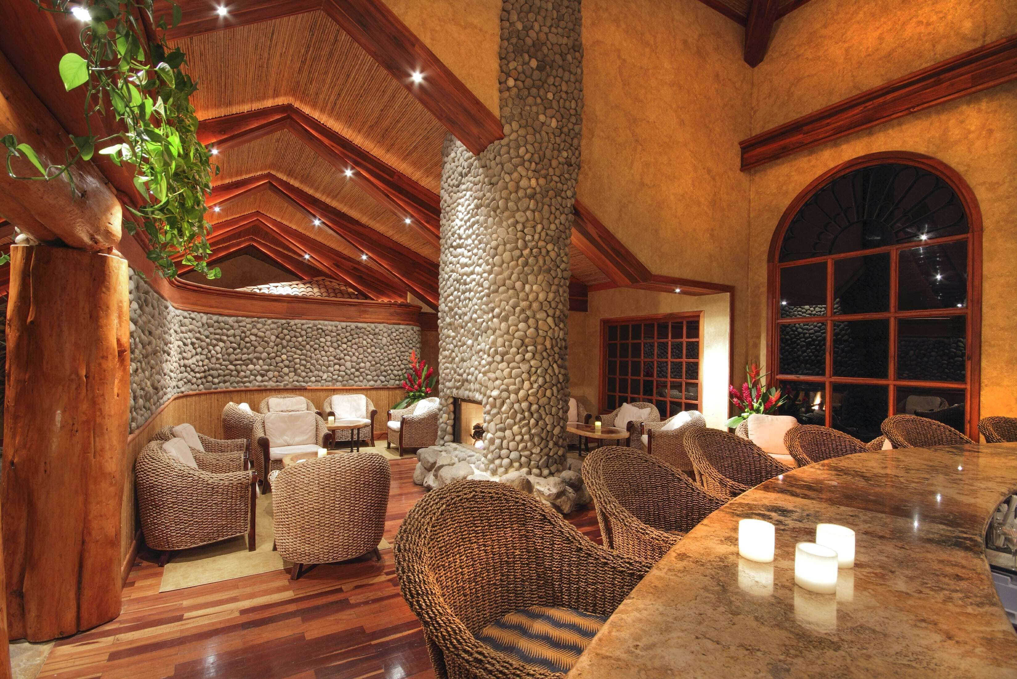 4 restaurants, breakfast served