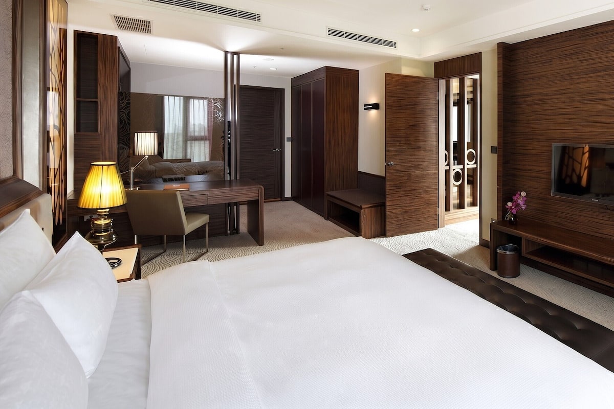 Suite Deluxe | Edredón, caja de seguridad en la habitación, wifi gratis y ropa de cama