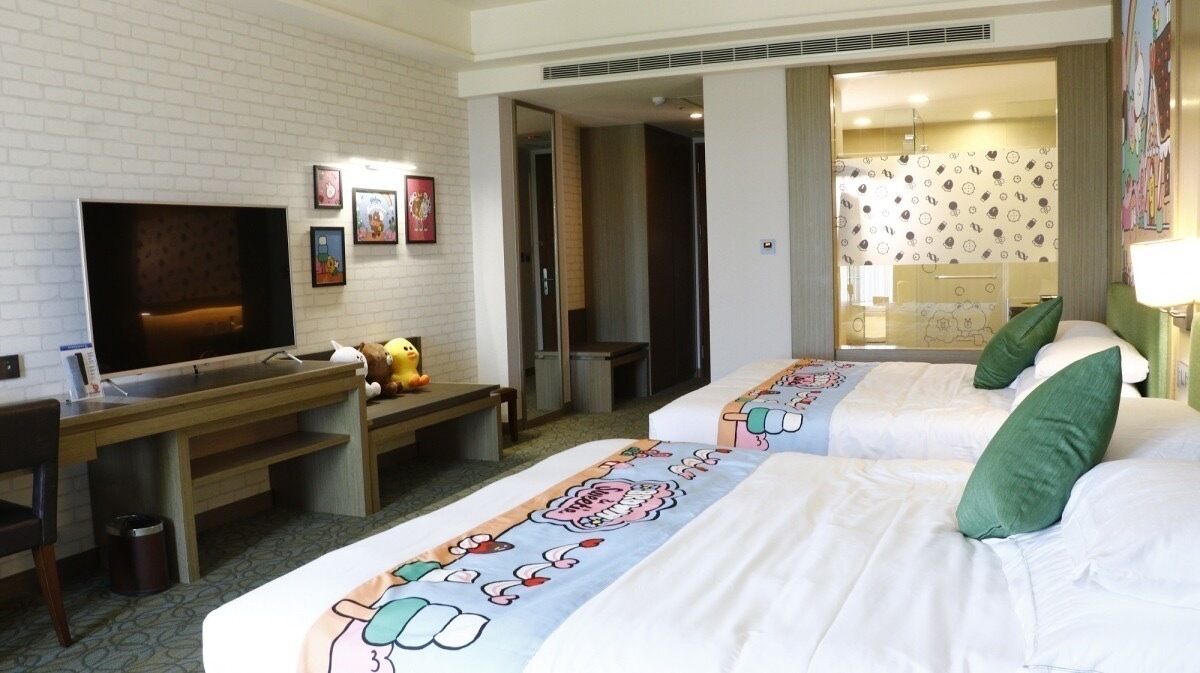Line Friends Deluxe Family | Down duvets, free minibar, in-room safe, desk