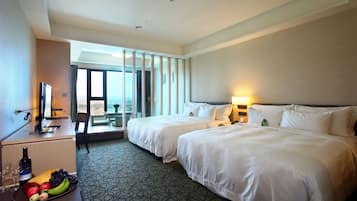 Down comforters, in-room safe, free WiFi, bed sheets