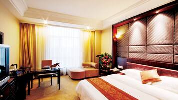 Cofres nos quartos, escrivaninha, camas extras/dobráveis (sobretaxa)