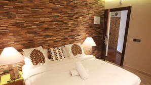 Premium bedding, minibar, in-room safe, soundproofing - Beer Garden Hotel (Tel Aviv)