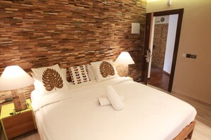 Premium bedding, minibar, in-room safe, soundproofing - Beer Garden Hotel (Tel Aviv)