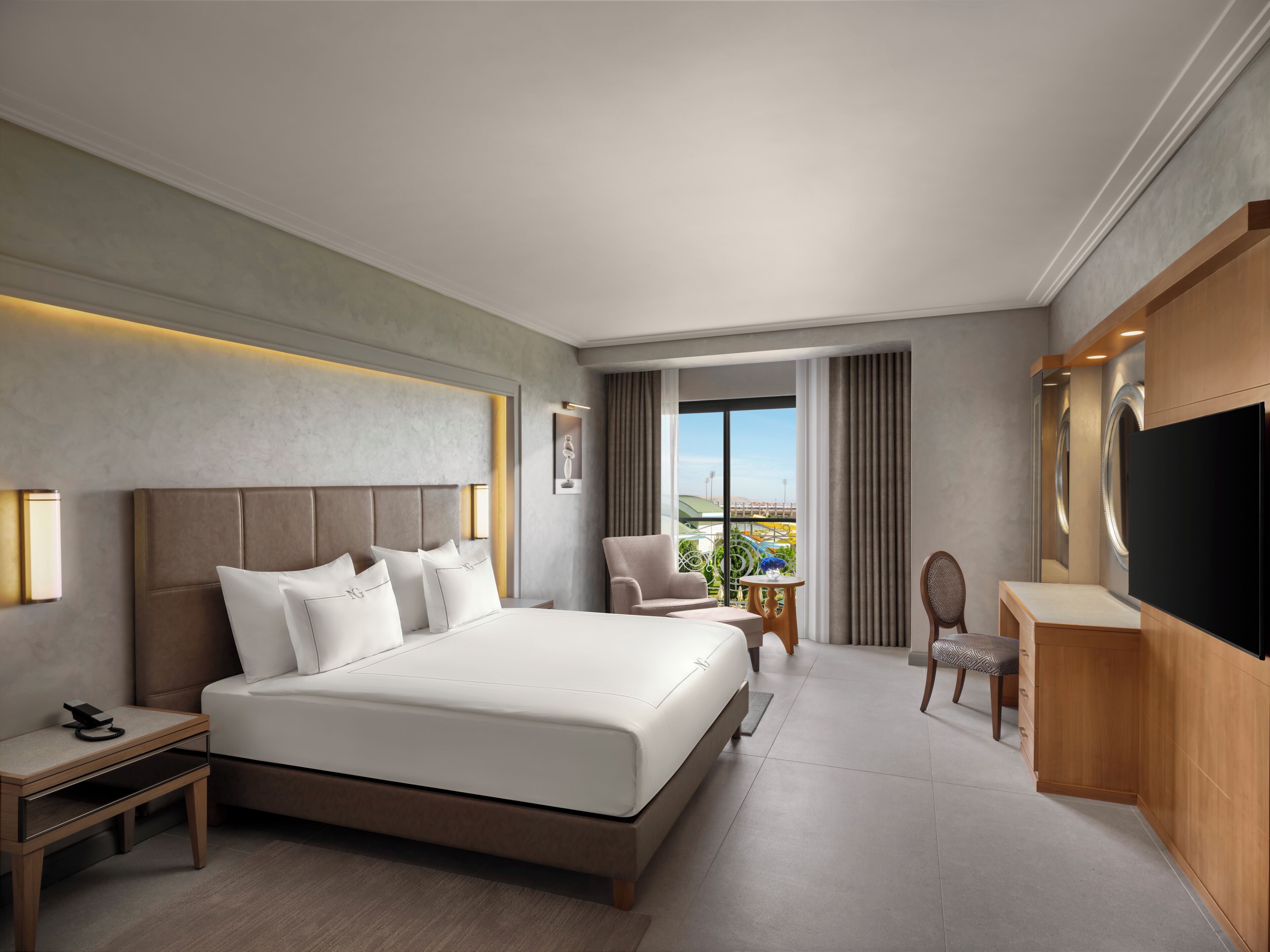 Superior Room | Minibar, in-room safe, desk, blackout drapes
