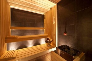 Salas de tratamiento para parejas, un sauna, baño turco