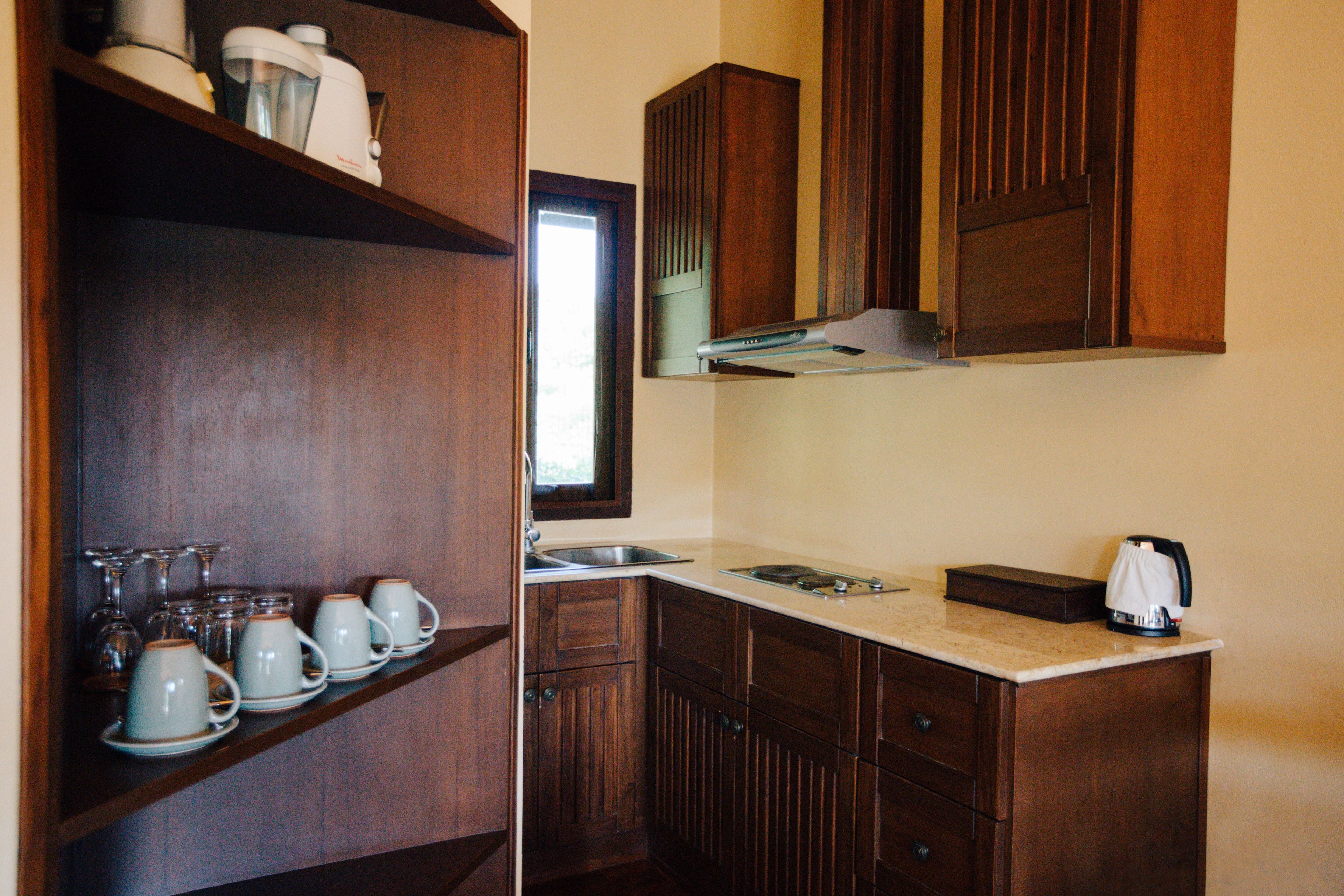 deluxe room | private kitchenette | coffee/tea maker