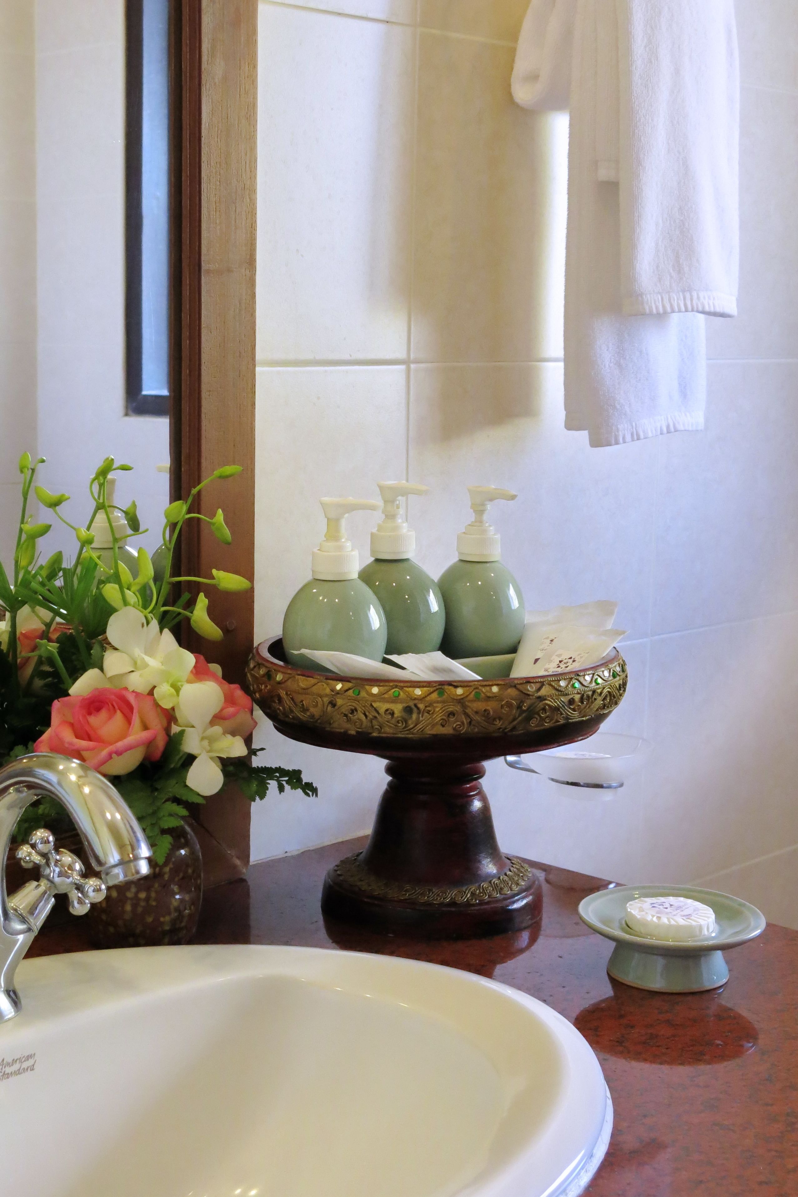 pool deluxe room | bathroom | combined shower/bathtub, free toiletries, hair dryer, bathrobes