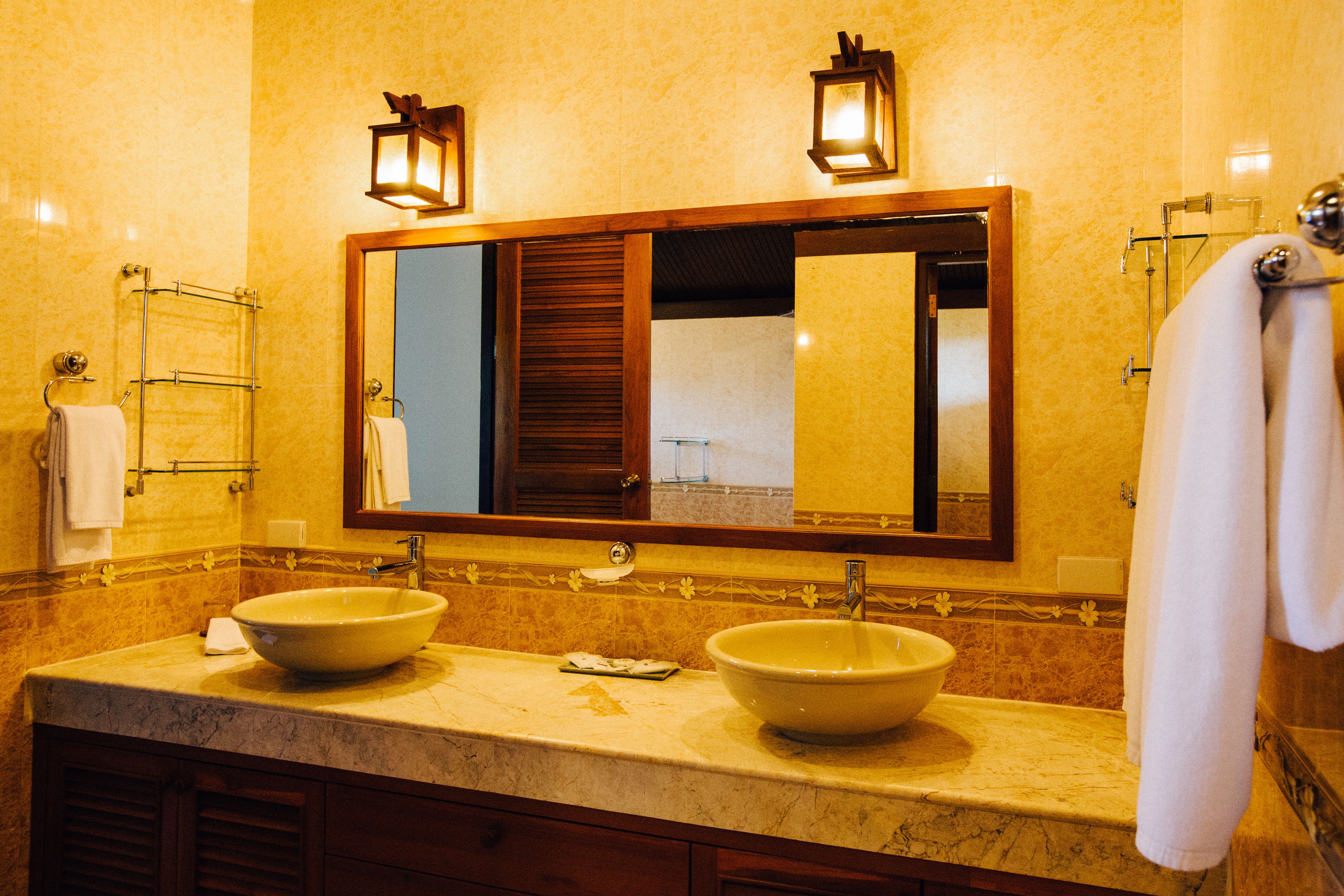 5 bedroom residence (4 king and 2 single) | bathroom | combined shower/bathtub, free toiletries, hair dryer, bathrobes