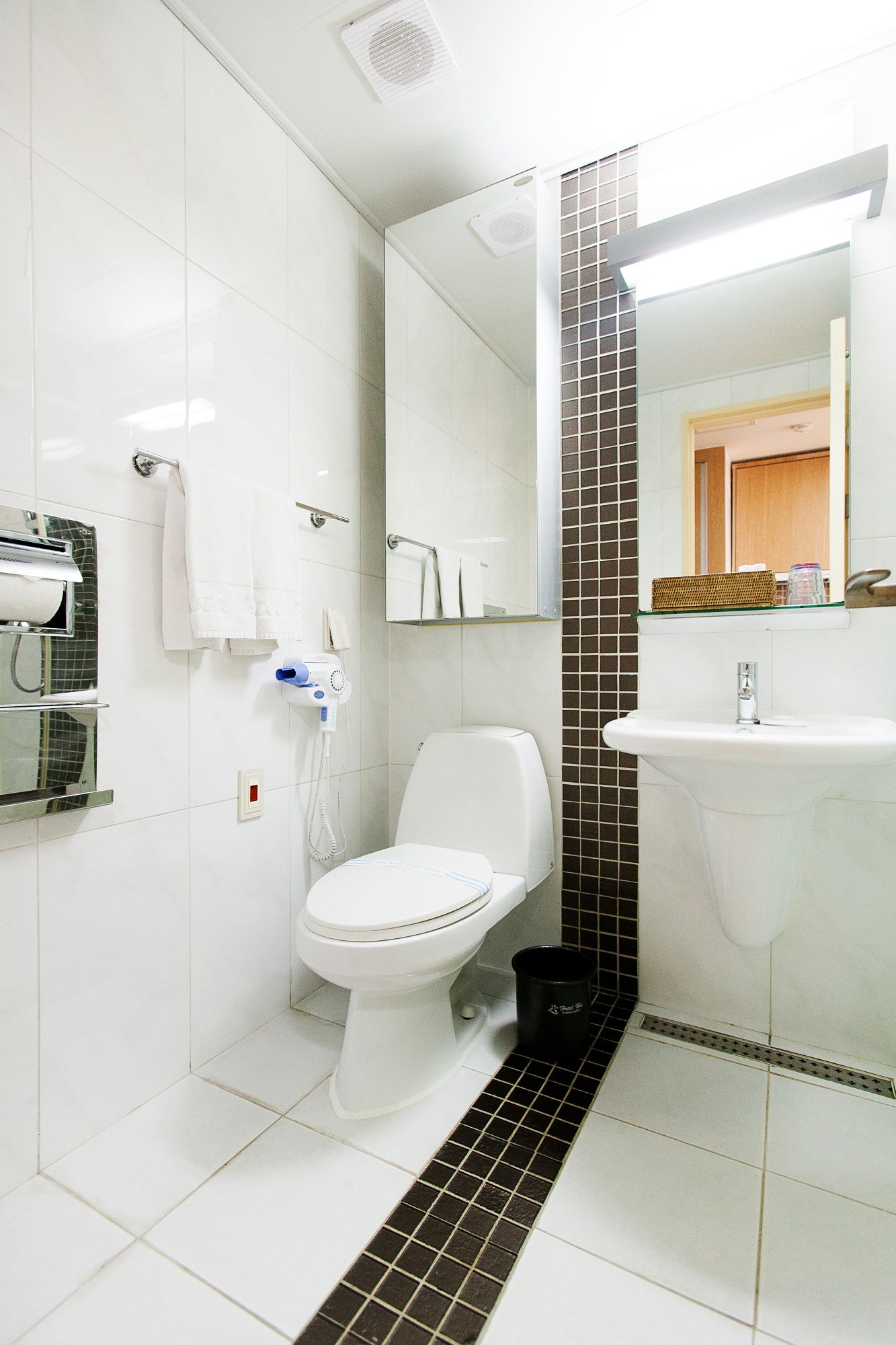 deluxe twin room | bathroom | shower, designer toiletries, hair dryer, bathrobes