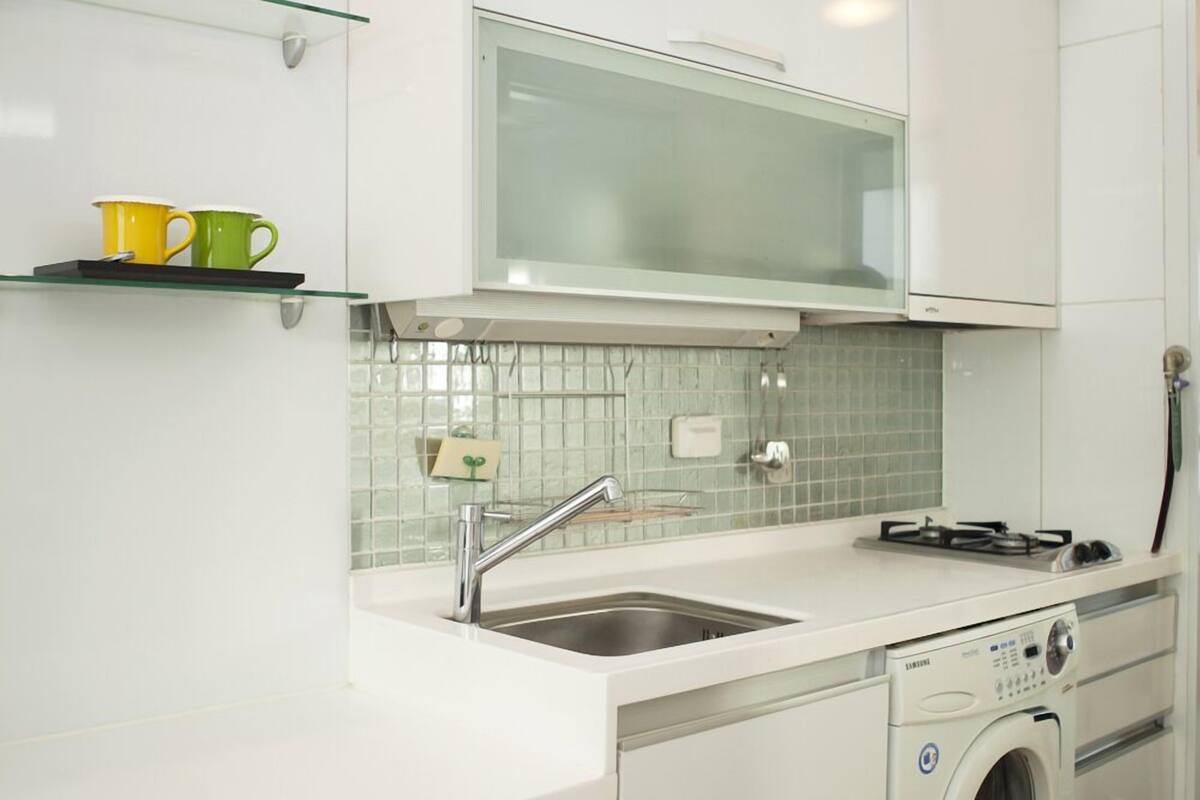 family triple room | private kitchen | full-sized fridge, microwave, stovetop, coffee/tea maker