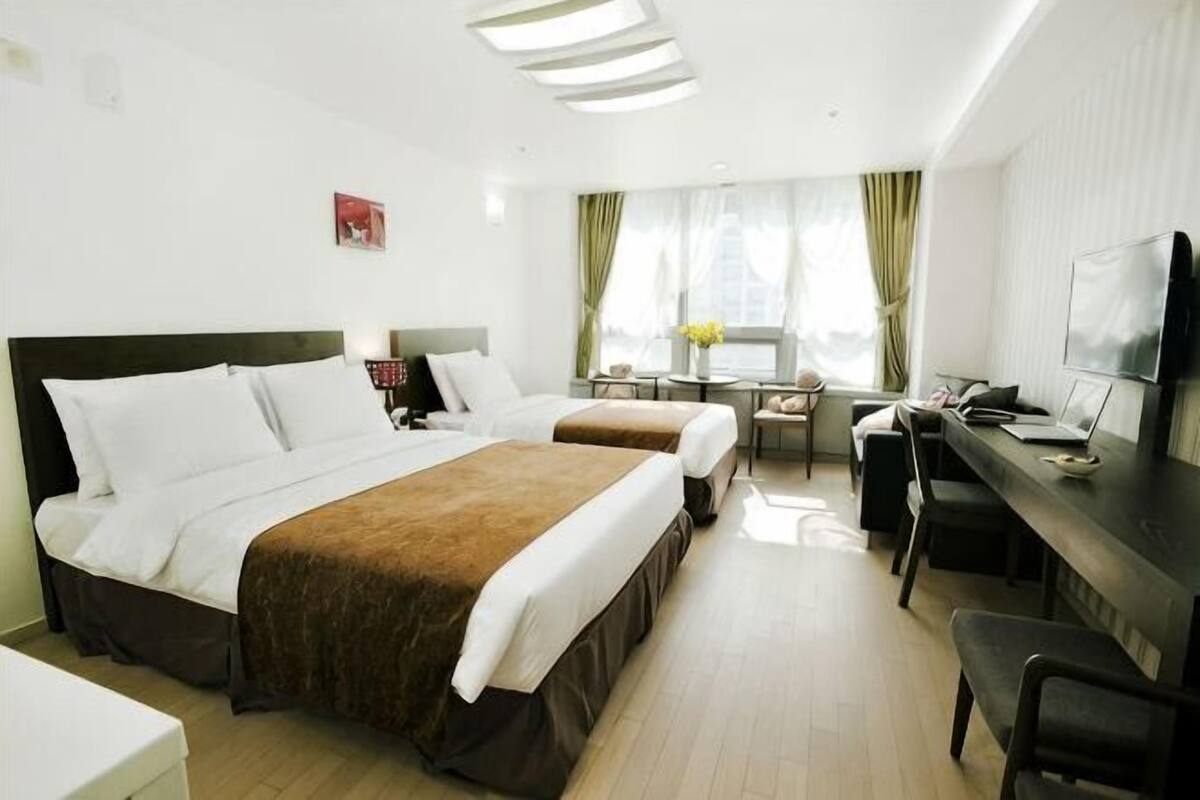 Premium bedding, down duvets, pillow-top beds, desk