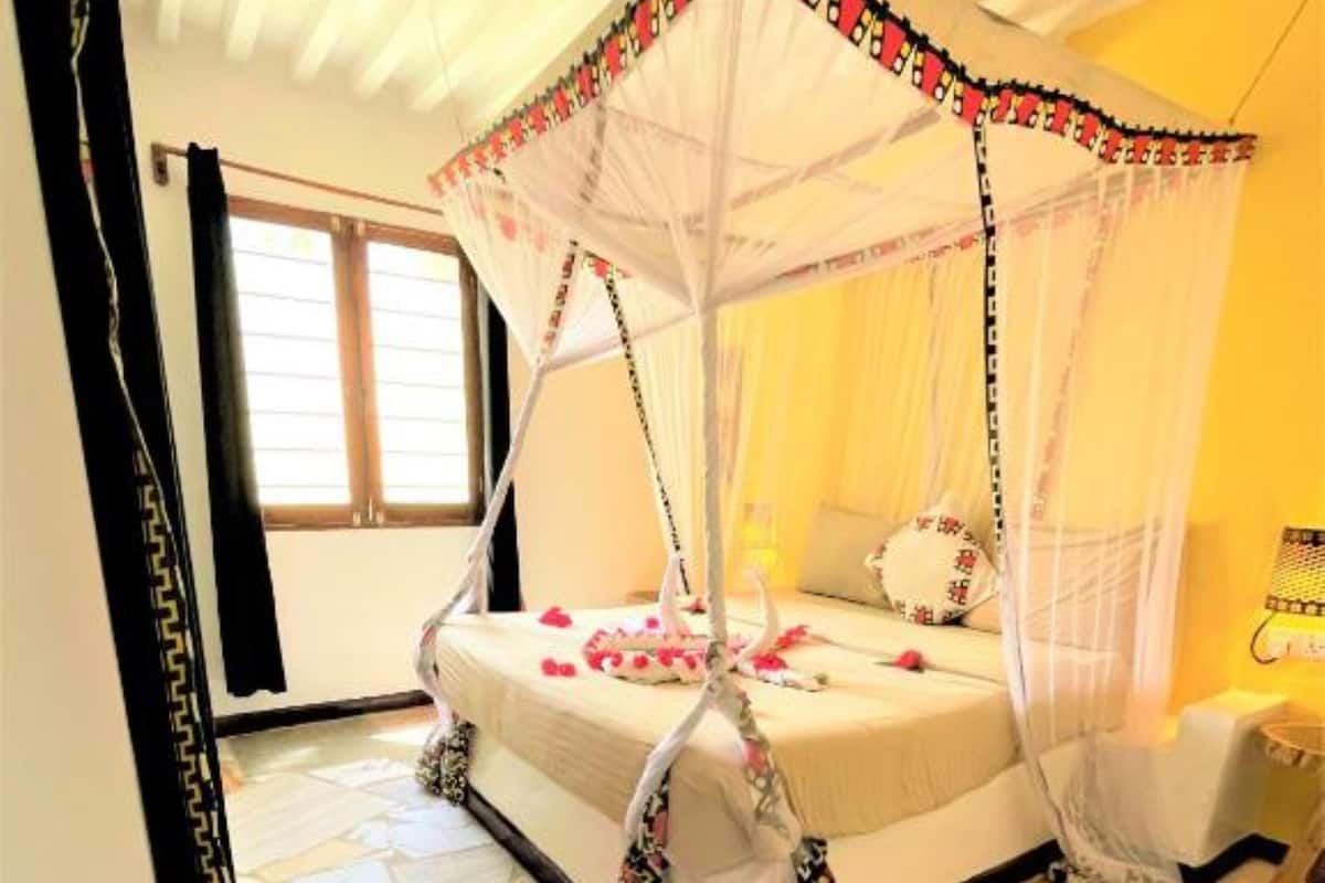 Habitación Premium | Edredones de plumas, colchones viscoelásticos, caja fuerte y escritorio