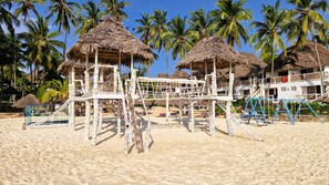 Children's play area - outdoor - Paradise Beach Resort (Uroa)