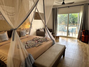 Standard Room | Down comforters, memory foam beds, in-room safe, free WiFi - Paradise Beach Resort (Uroa)