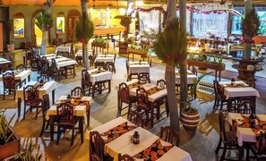 3 Restaurants, Frühstück, Mittagessen, Abendessen, internationale Küche