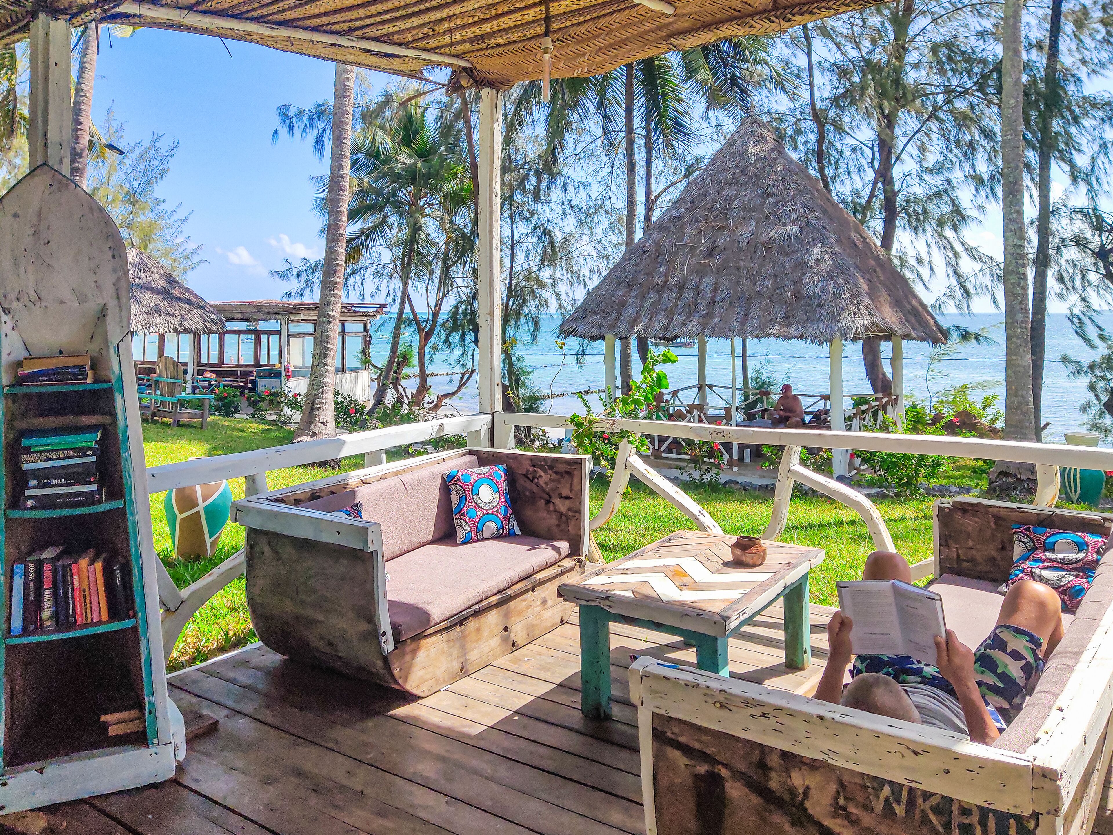 4 bars/lounges, poolside bar