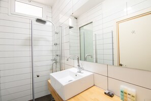 Suite | Bathroom sink - 27 Montefiore TLV (Tel Aviv)