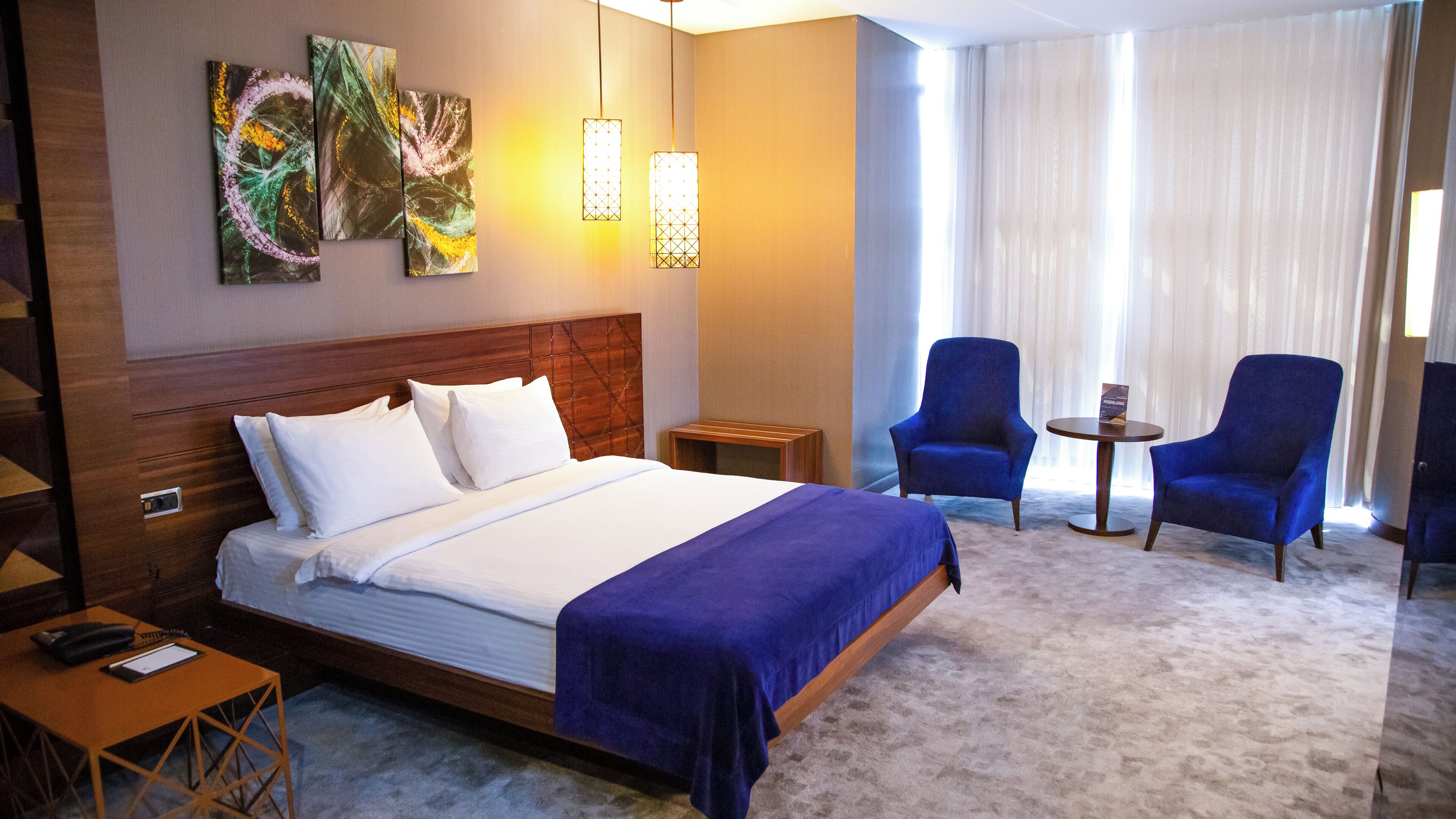 Suite junior | Ropa de cama de alta calidad y minibar 