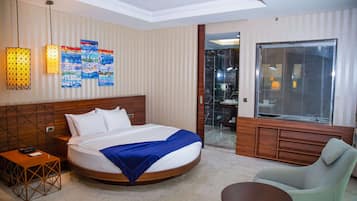 Deluxe Room | Premium bedding, minibar, in-room safe, individually decorated