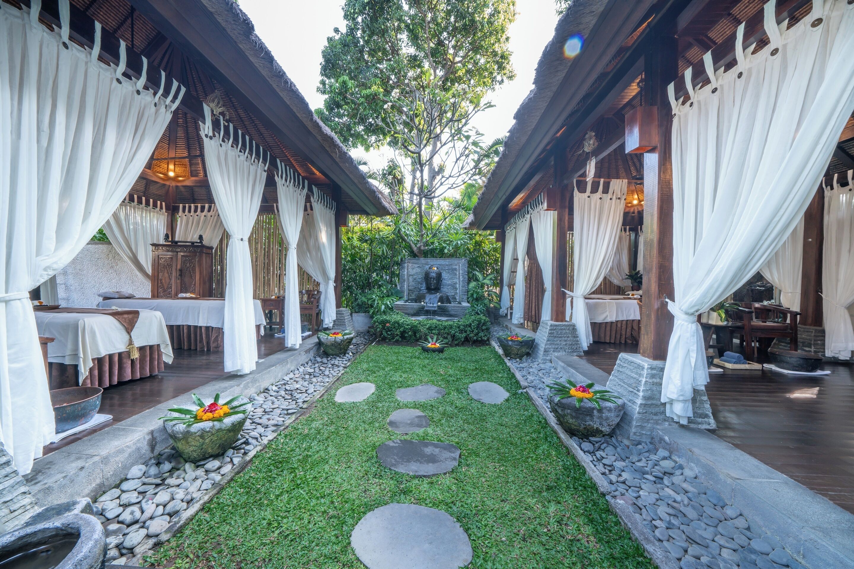 Couples treatment room(s), body treatments, body scrubs, facials