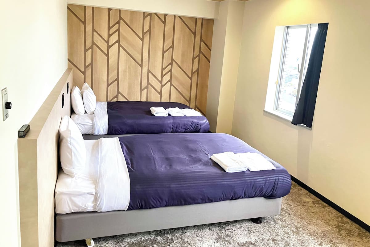 特色装修、办公桌、免费 WiFi、床单