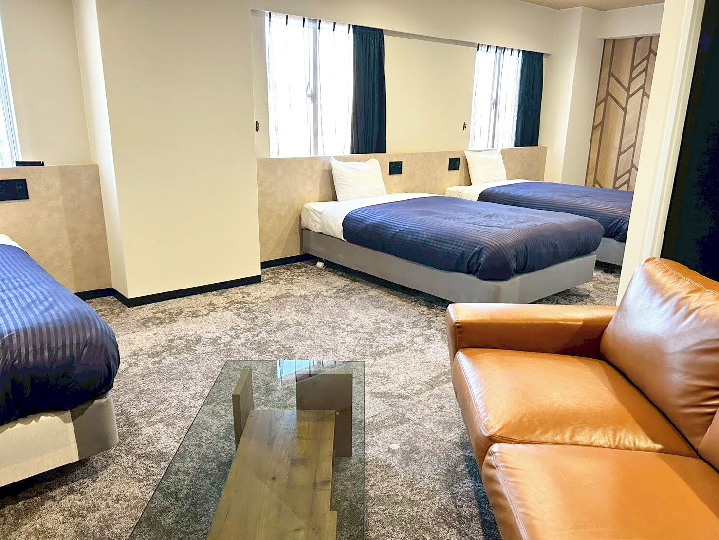 Chambre Triple, fumeurs | Décoration personnalisée, bureau, Wi-Fi gratuit, draps fournis