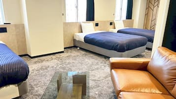 Chambre Triple, fumeurs | Décoration personnalisée, bureau, Wi-Fi gratuit, draps fournis