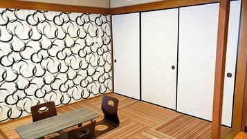 和室 喫煙可 | 客室ごとに異なる装飾、デスク、WiFi (無料)、ベッドシーツ