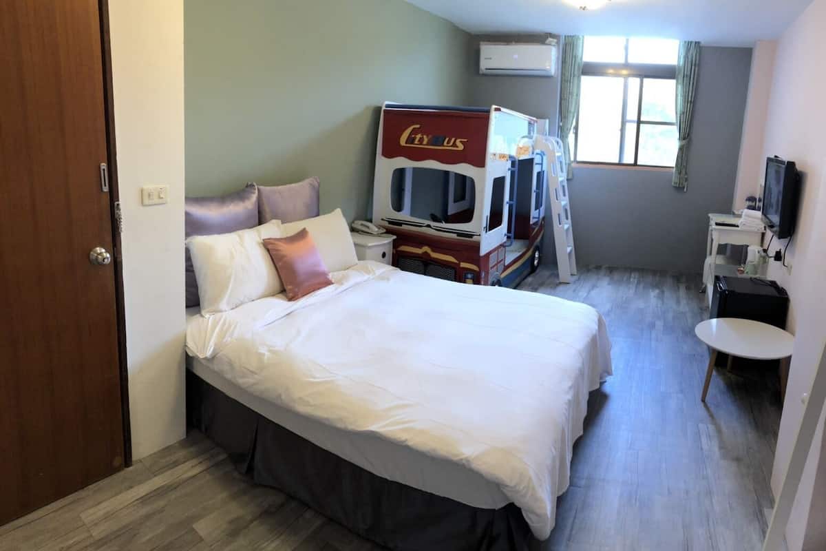 Klassieke vierpersoonskamer, 1 slaapkamer | 12 slaapkamers, donzen dekbedden, verduisterende gordijnen, extra bedden
