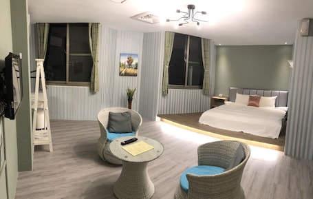 Double Room, Lake View | 12 bedrooms, down comforters, blackout drapes, rollaway beds