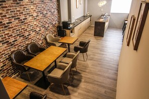 Lobby sitting area - SunMoonLake Loft Inn (Yuchi)