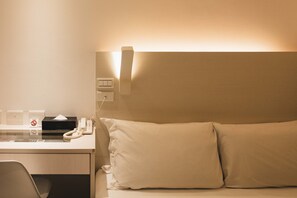 Quarto casal standard | Roupas de cama premium, edredons de pluma, frigobar, cofres nos quartos