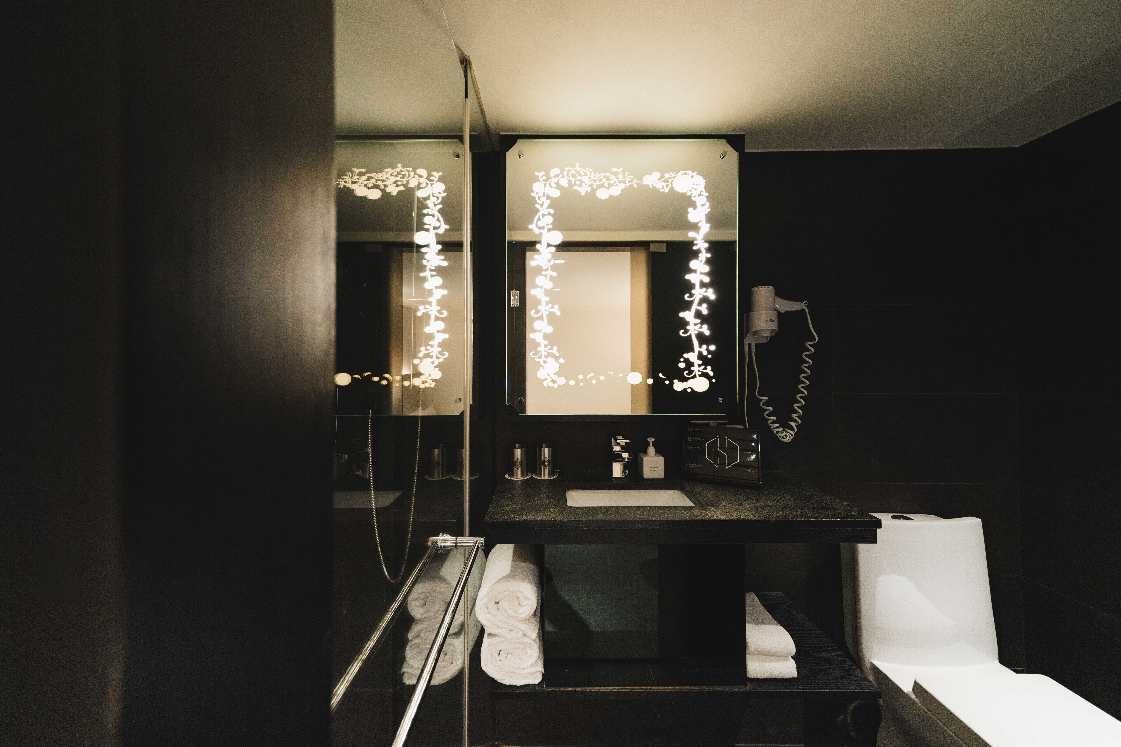 superior room, 1 double bed | bathroom | shower, rainfall showerhead, free toiletries, hair dryer