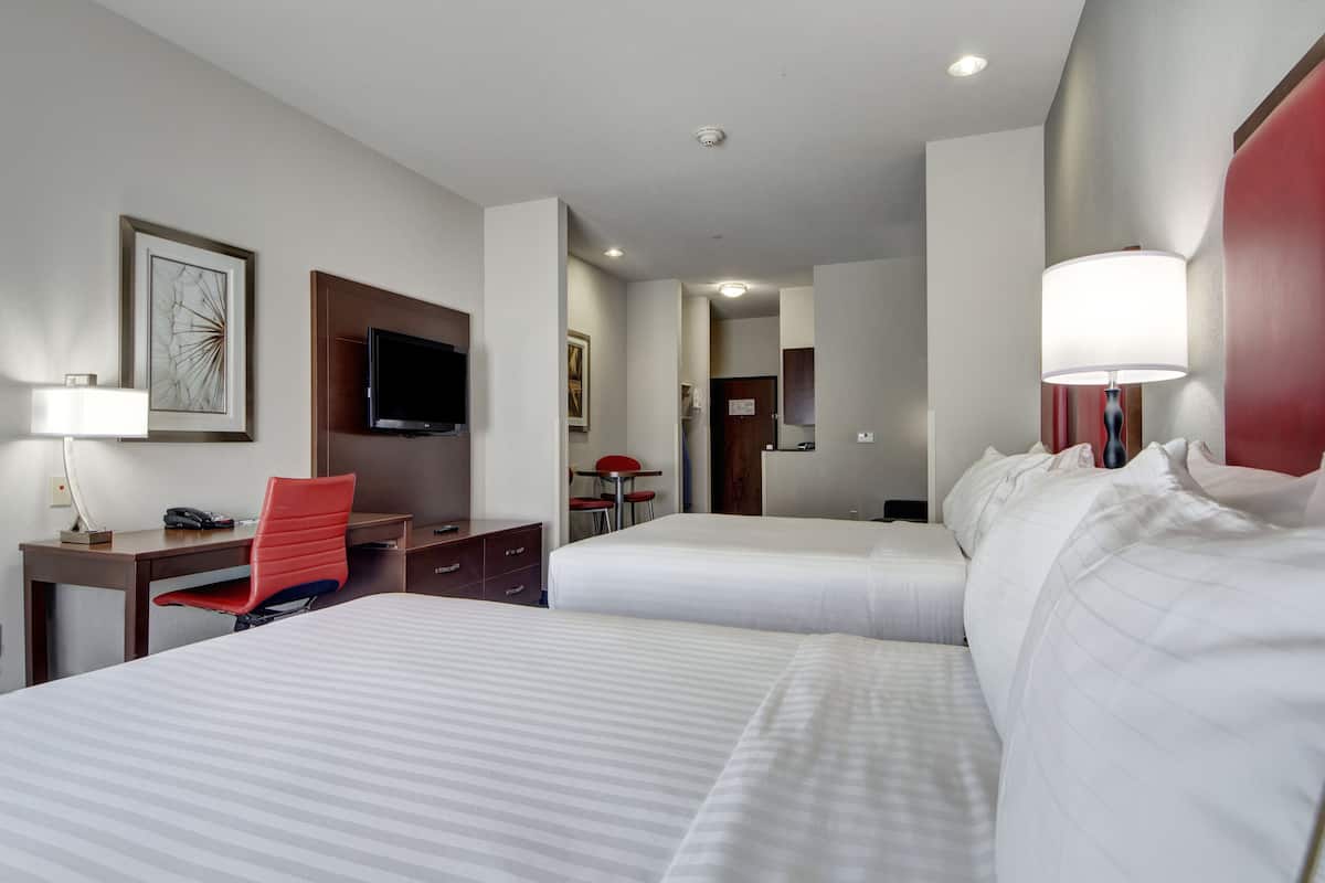 1 bedroom, pillow-top beds, desk, iron/ironing board