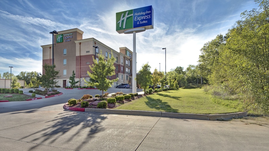 Holiday Inn Express & Suites Oklahoma City North by IHG