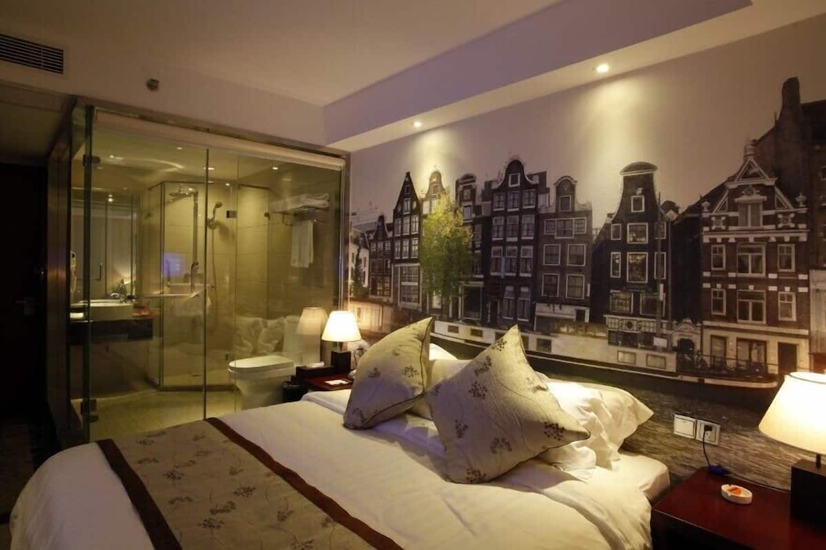 Special King Room | Minibar, in-room safe, desk
