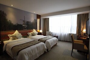 Deluxe-Zweibettzimmer | Minibar, Zimmersafe, Schreibtisch, kostenloses Internet per Kabel