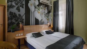 Classic-Doppelzimmer | Allergikerbettwaren, Zimmersafe, Schreibtisch, Verdunkelungsvorhänge