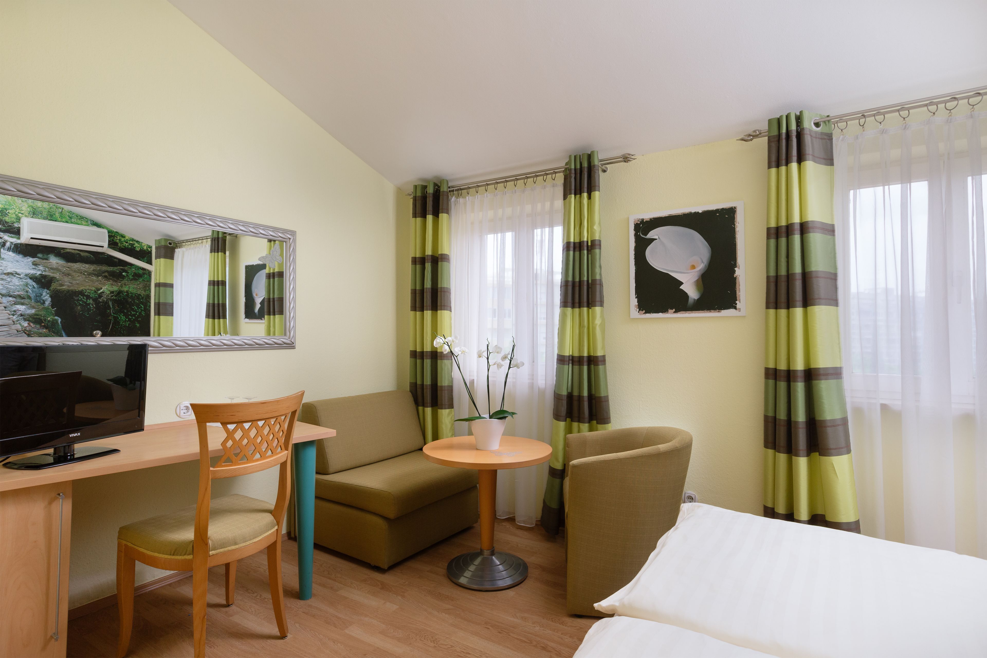 Classic Double Room | Hypo-allergenic bedding, in-room safe, desk, blackout drapes