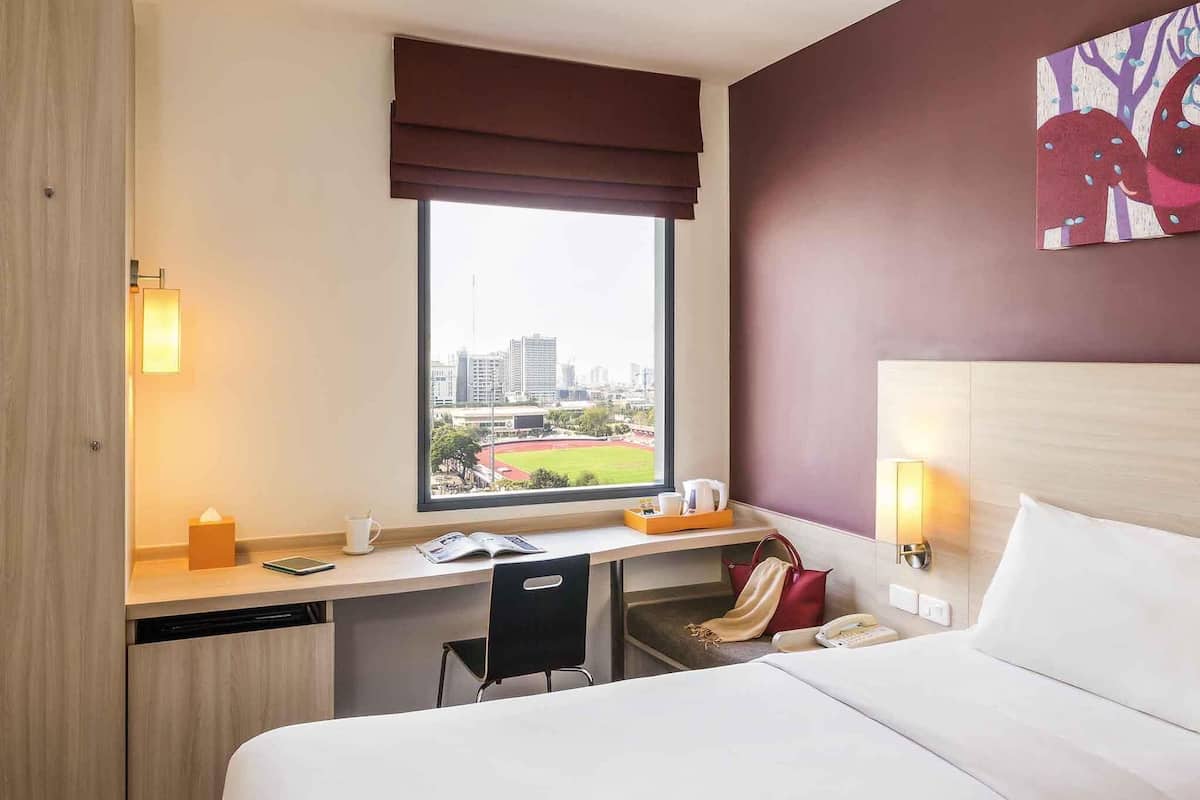 Standard Room, 1 Double Bed | In-room safe, desk, iron/ironing board, free cribs/infant beds