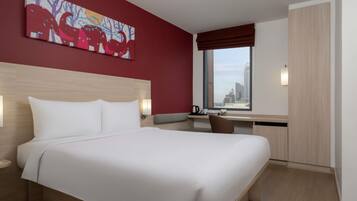 Quarto standard, 1 cama de casal | Cofres nos quartos, escrivaninha, ferros/tábuas de passar roupa