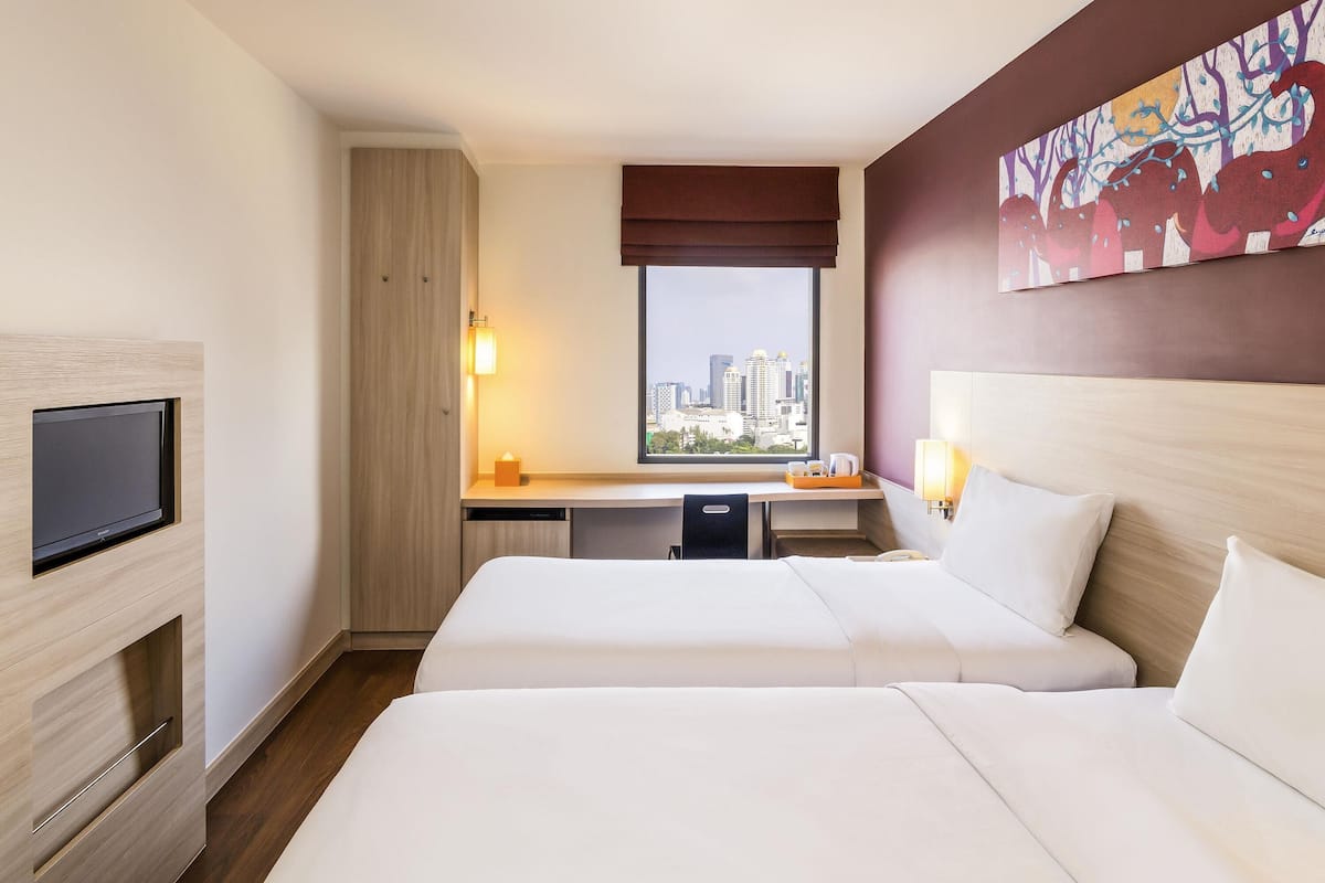 Habitación estándar, 2 camas individuales | Caja de seguridad en la habitación y escritorio