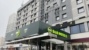 A B&B hotel with a modern facade, multiple floors, and a prominent B&B logo. -  B&B HOTEL Tychy (Tychy)