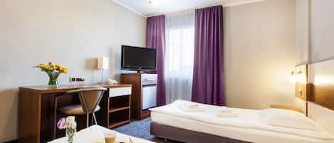 双床房, 2 张单人床 | 办公桌、熨斗/熨板、免费 WiFi