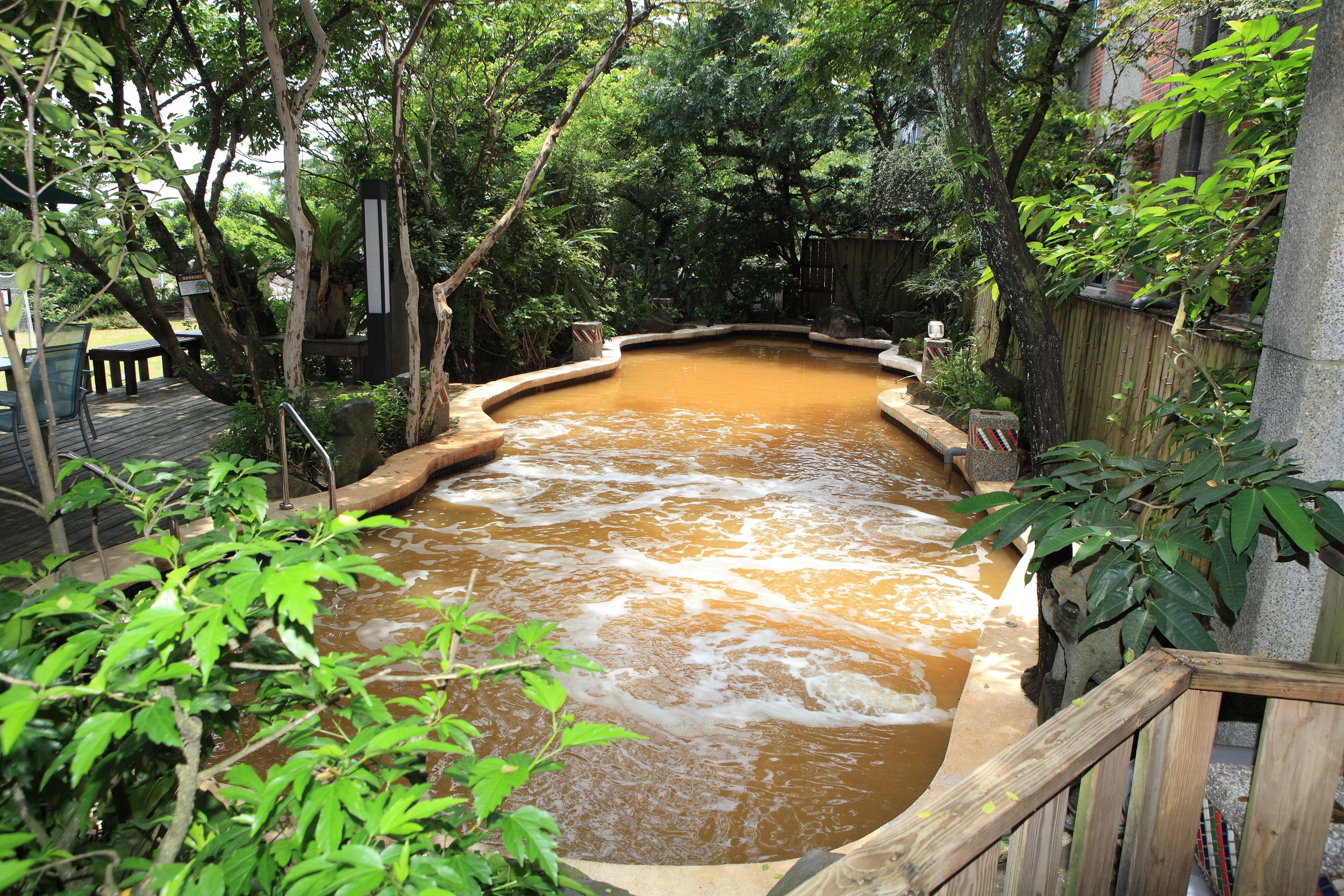 Bain à remous extérieur