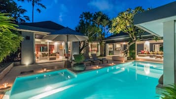 Villa - 3 sovrum - privat pool - utsikt mot poolen | 2 sovrum, minibar och värdeförvaringsskåp på rummet