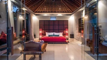 2 quartos, frigobar, cofres nos quartos, individualmente decorados