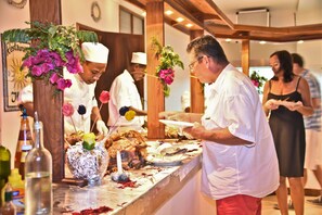 Buffet - Uroa Bay Beach Resort (Uroa)