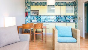 Standard Apartment, 1 Bedroom, Sea View | Private kitchenette