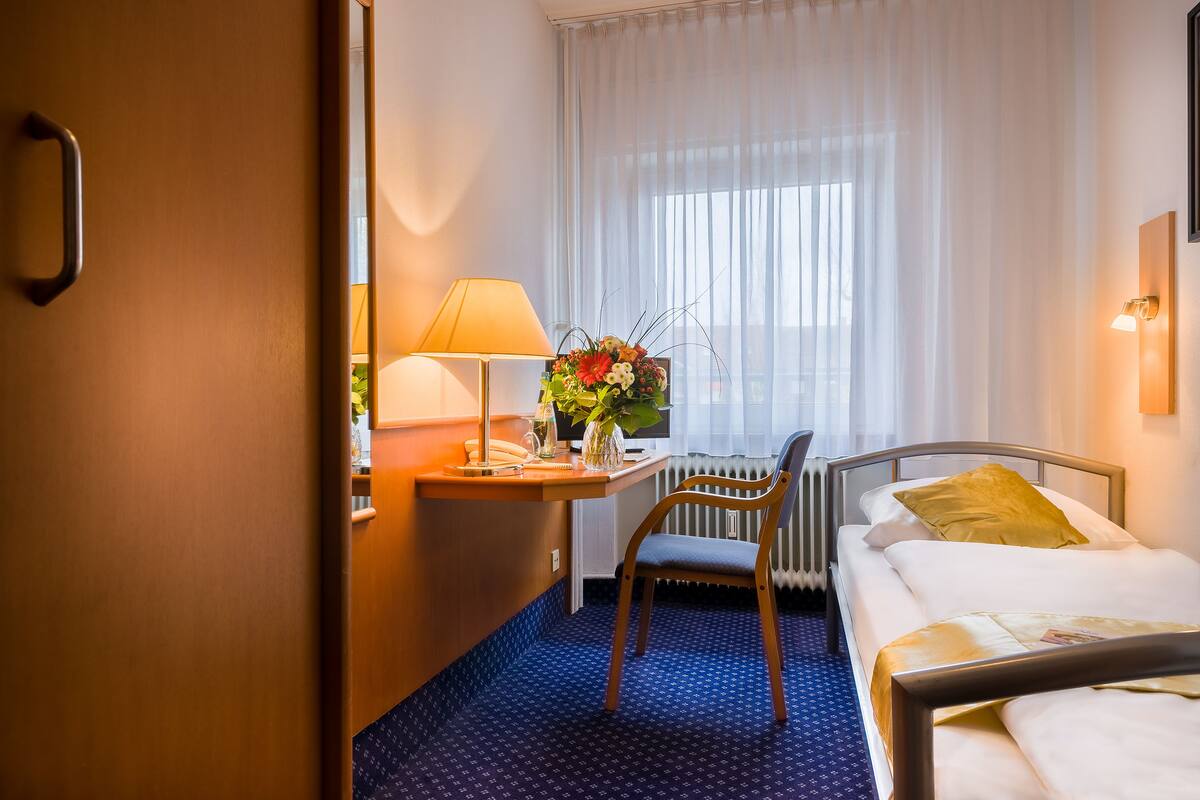 In-room safe, desk, WiFi (free), bed sheets